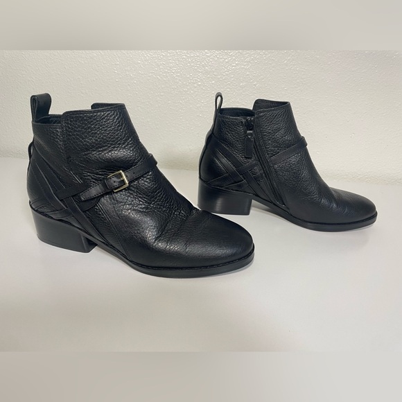 Cole Haan Pearlie Leather Ankle Bootie Heels Boots Zipper Round Toe Black 6.5B - Picture 1 of 8